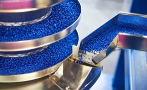 Нанесение клея на рулонные материалы